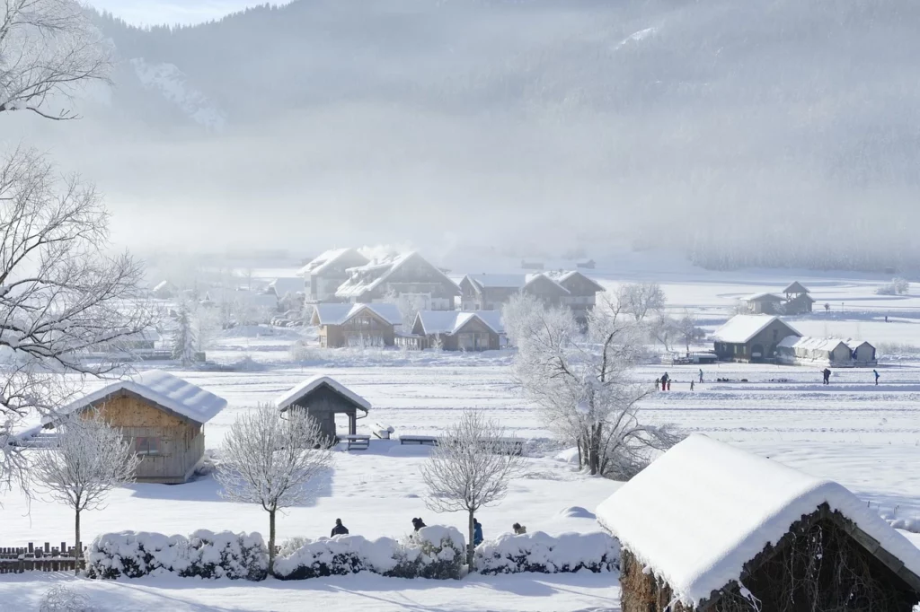 Neve su villaggio di case